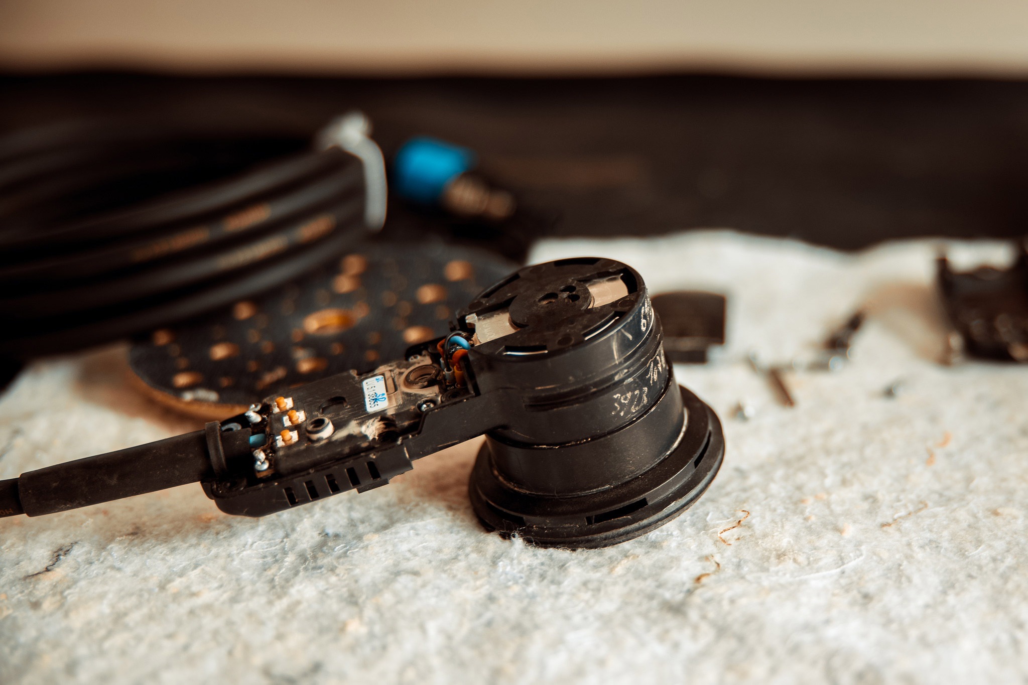 Werkzeug-Detailaufnahme — Schleifmaschine in Behandlung