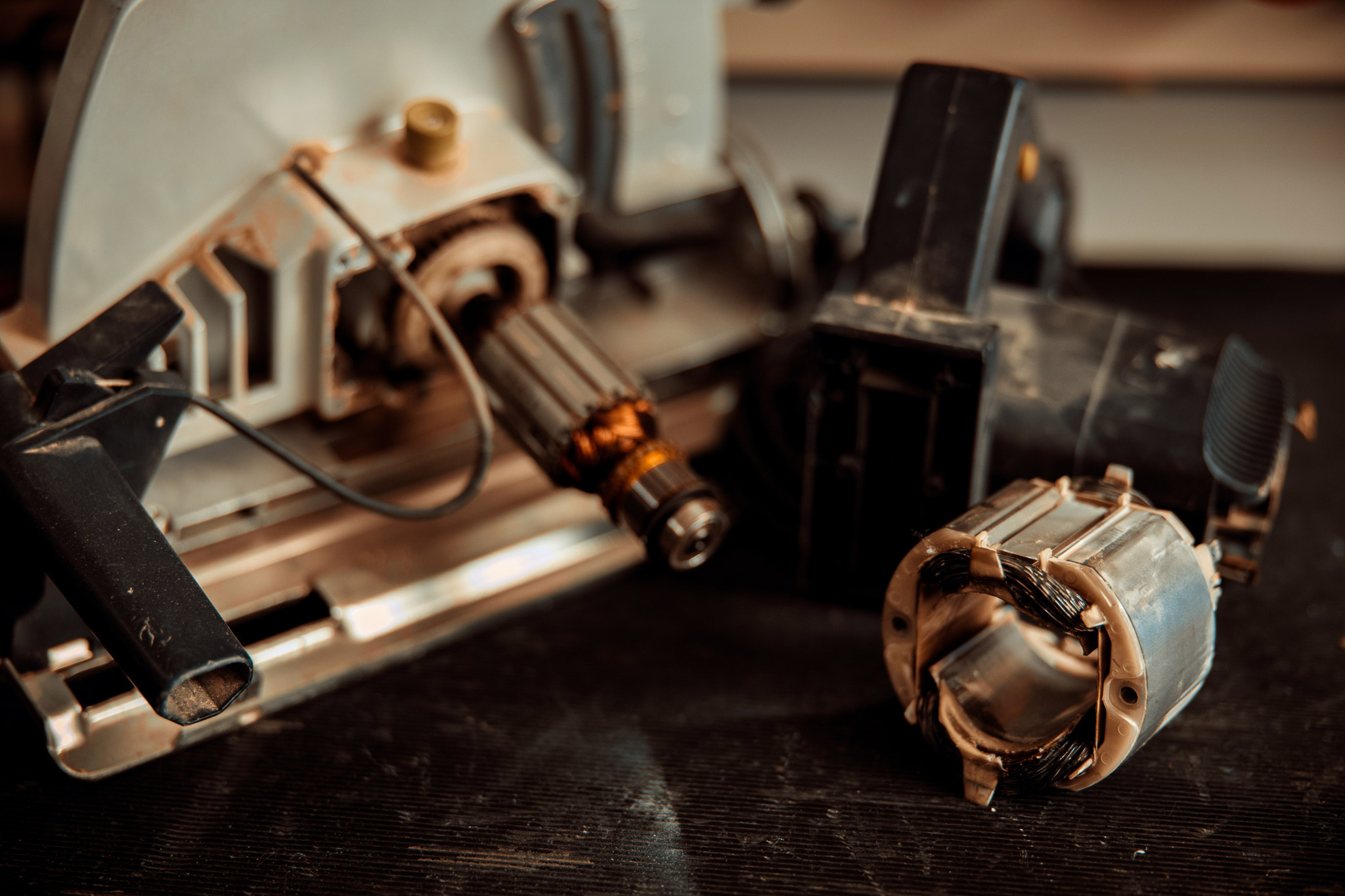 Offene Handkreissäge mit Motor — Diagnose in der Praxis